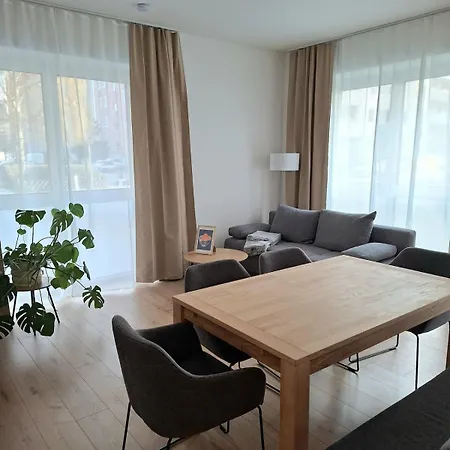 And Stylish With 2 Bedrooms And Free Parking Linz