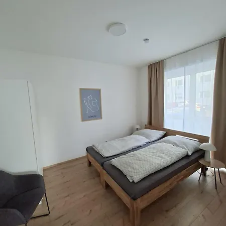 And Stylish With 2 Bedrooms And Free Parking Apartment