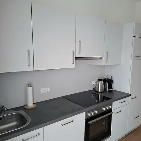 And Stylish With 2 Bedrooms And Free Parking Apartment *