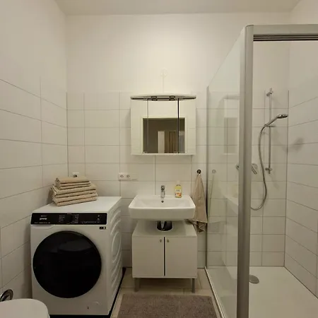 Apartment And Stylish With 2 Bedrooms And Free Parking *
